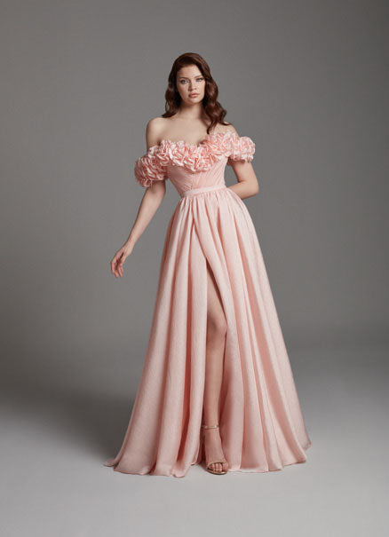 Azra Kotan Straplez Çiçek Detaylı Yırtmaçlı Dökümlü Abiye Elbise