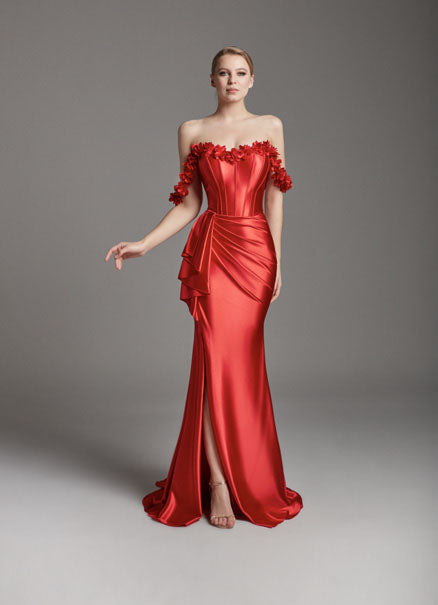 Azra Kotan Çiçek Detaylı Drapeli Saten Düşük Kol Uzun Abiye Elbise