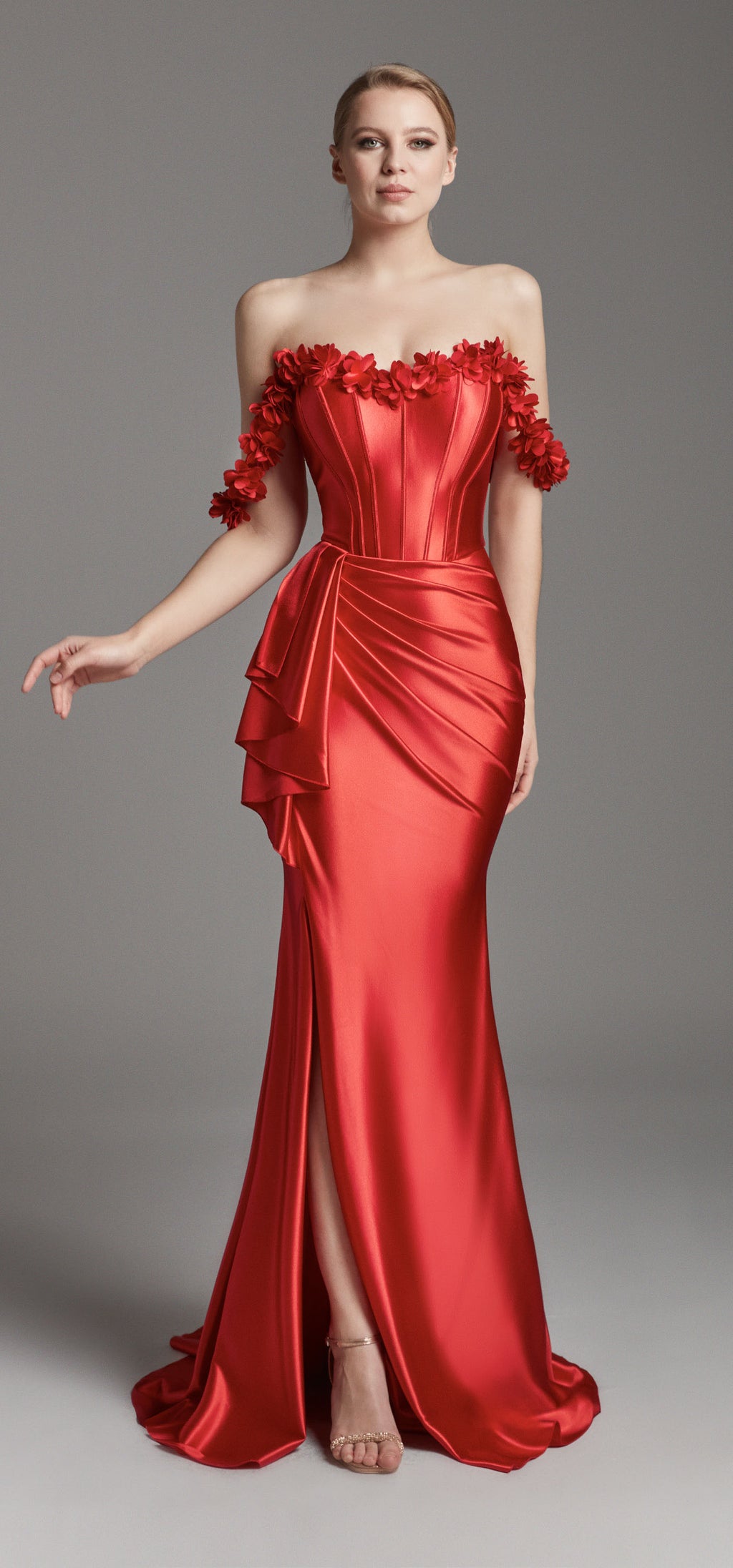 Azra Kotan Çiçek Detaylı Drapeli Saten Düşük Kol Uzun Abiye Elbise